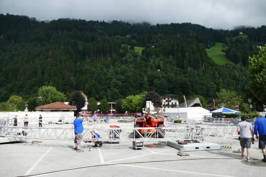 Die Vorbereitungen am Festplatz laufen