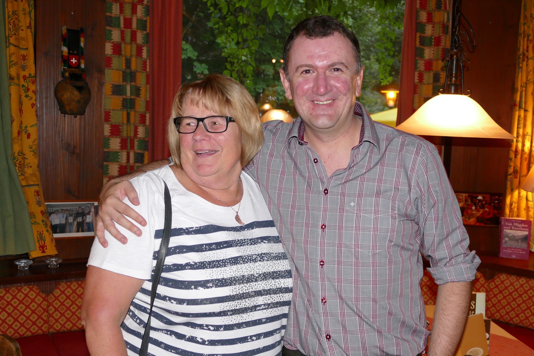 Moni und Dieter nehmen Abschied von Martin im Waldcafe